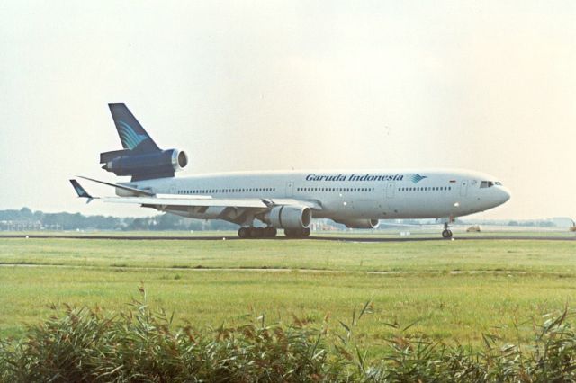 Boeing MD-11 — - Garuda Indonesia MD-11; Archief 22-aug-95