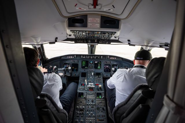 Canadair Regional Jet CRJ-200 (N510SJ) - Cockpit 1