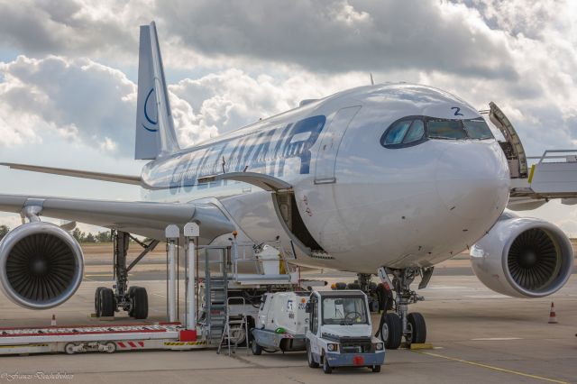 Airbus A330-200 (LZ-AWZ)