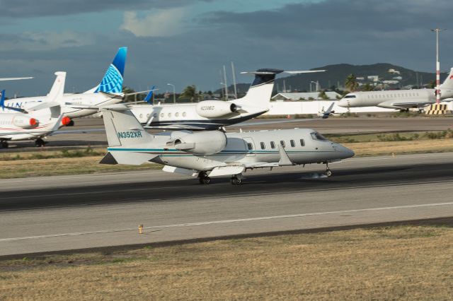 Learjet 60 (N352XR)