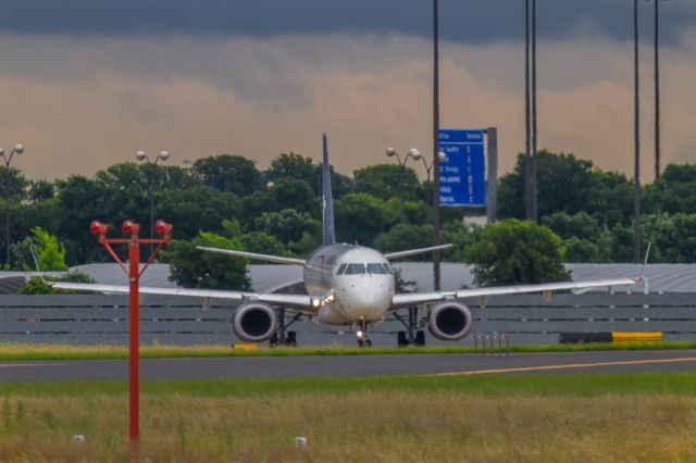 Embraer ERJ-190 —