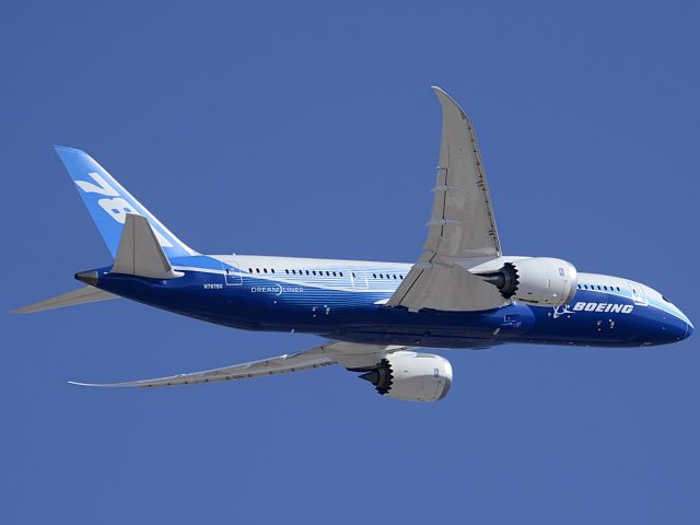 Boeing 787-8 (N787BX) - The first 787 to visit Sky Harbor departs for San Diego.