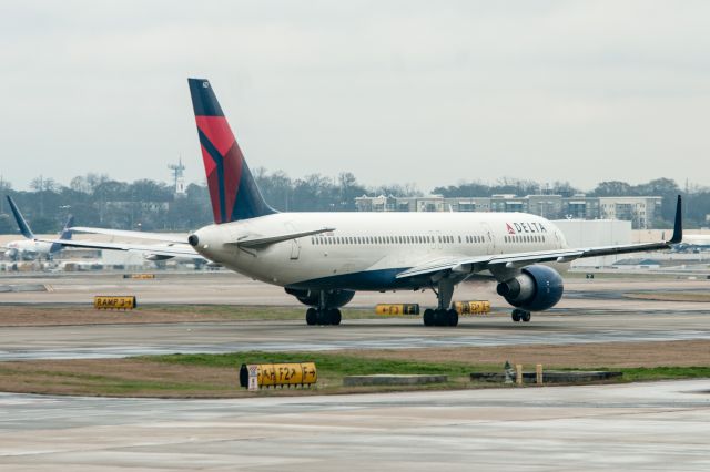 Boeing 757-200 — - Concourse A Gate 31