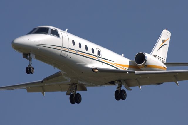 IAI Gulfstream G150 (N639SF) - Sanderson Farms' Gulfstream G150 on short final.