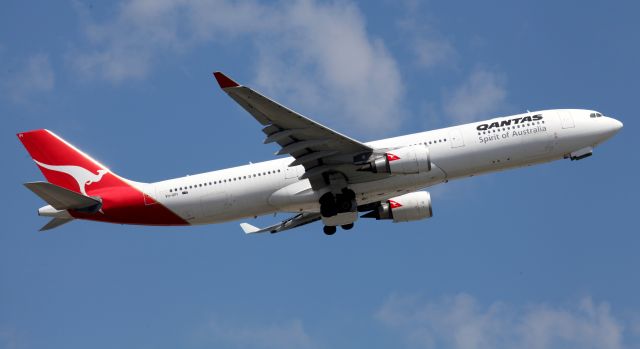 Airbus A330-300 (VH-QPI) - "Cairns" Departing 34L