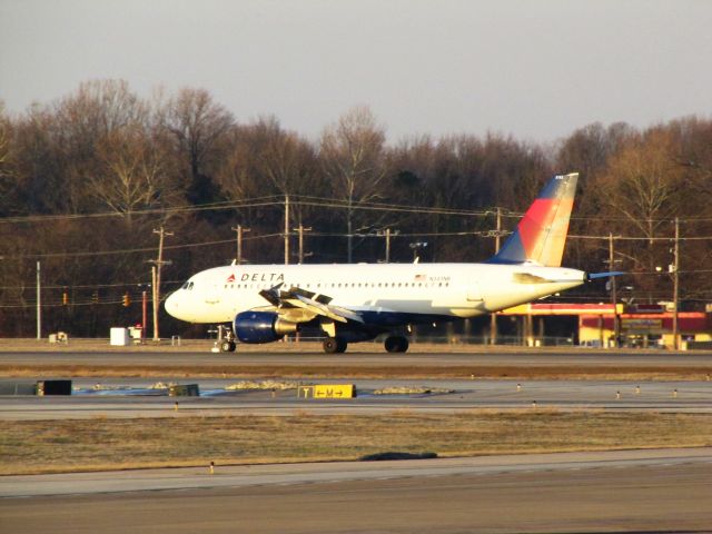 Airbus A319 (N345NB)