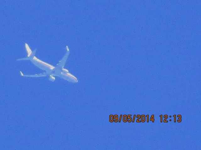 Boeing 737-800 (N935AN) - American Airlines over Southwest Mo (JLN) at 37k feet.