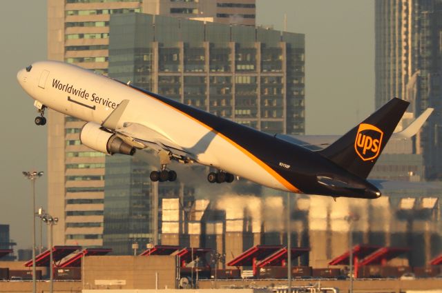 BOEING 767-300 (N315UP) - UPS 2019 to Dallas departing on 22R