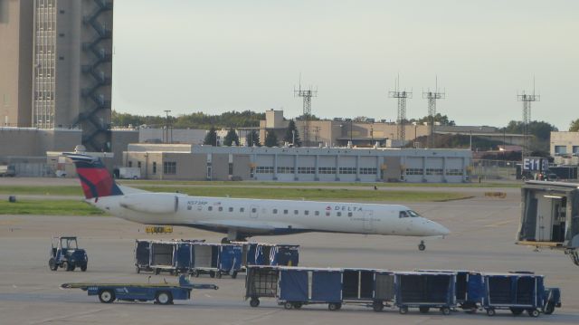 Embraer ERJ-145 (N573RP)