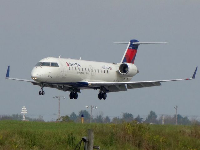 Canadair Regional Jet CRJ-200 (N8836A)