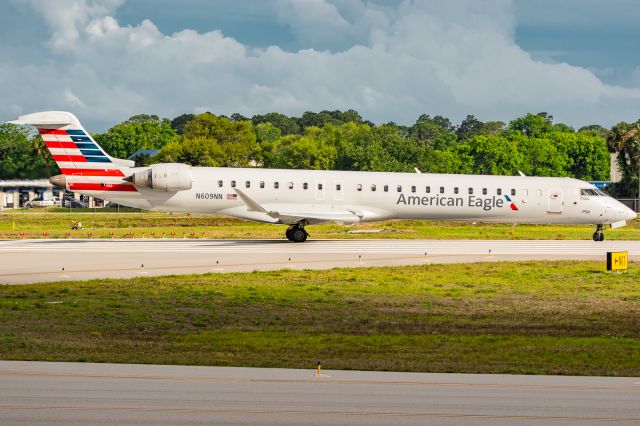 Canadair Regional Jet CRJ-900 (N609NN)