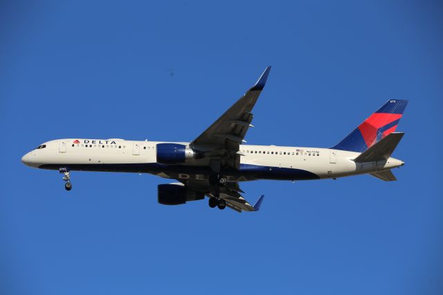 Boeing 757-200 (N6711M)