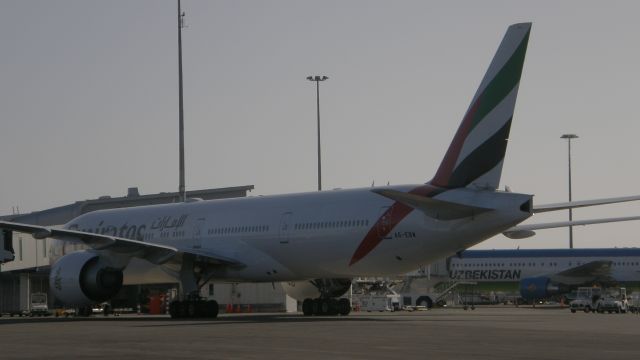 BOEING 777-300ER (A6-EBW)