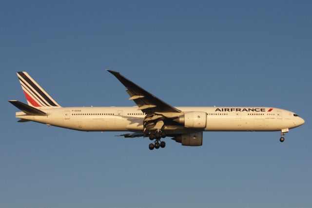 BOEING 777-300ER (F-GSQA)