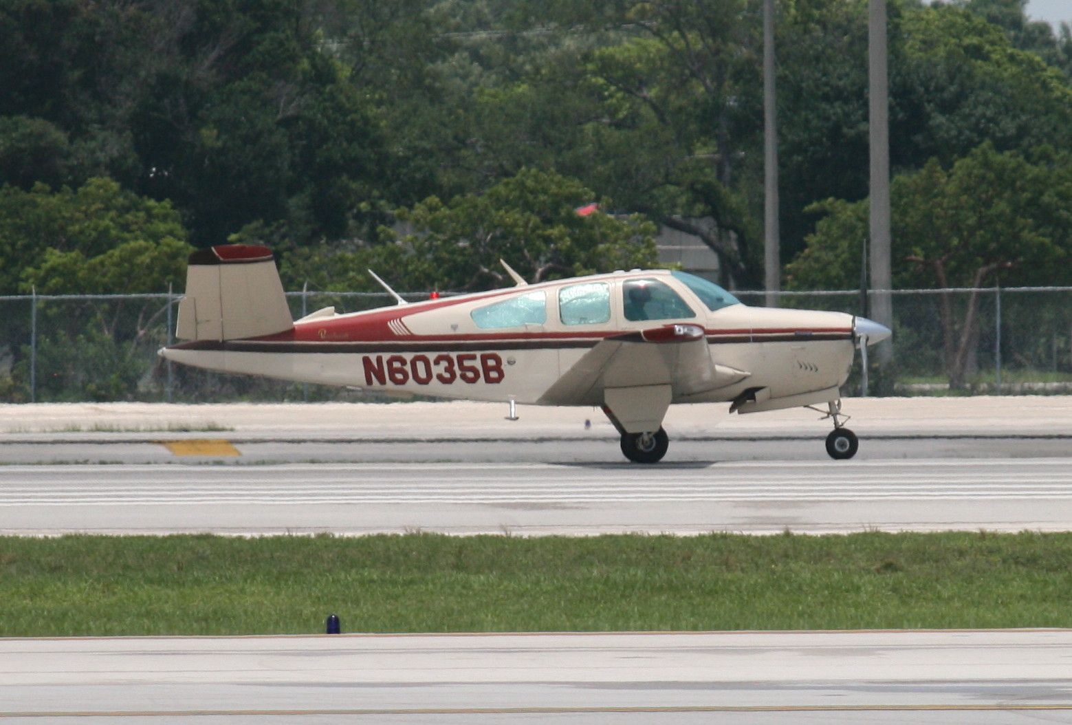 Beechcraft 35 Bonanza (N6035B)