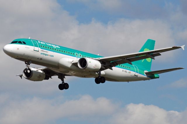 Airbus A320 (EI-DEL) - Myrtle Ave