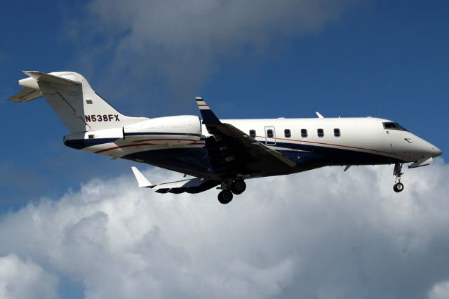 Bombardier Challenger 300 (N538FX)