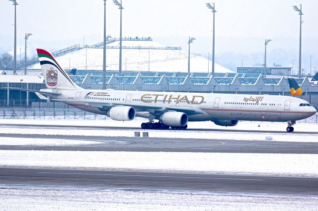 Airbus A340-600 (A6-EHL)