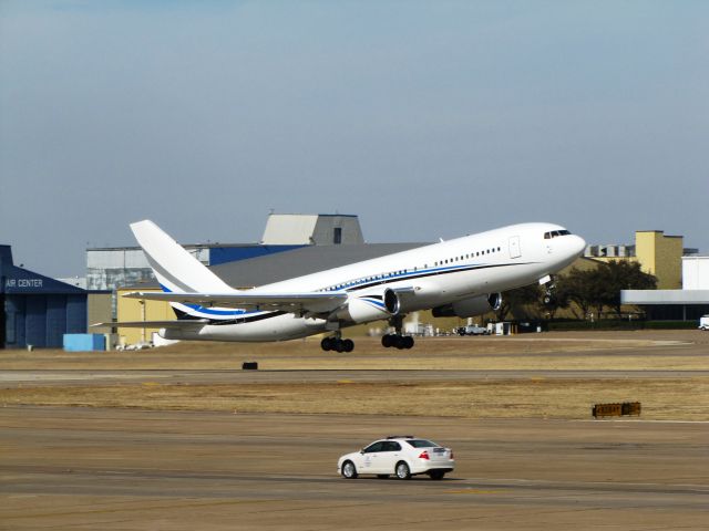 BOEING 767-200 (N767MW)