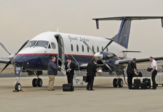 Beechcraft 1900 (N255GL) - "Lakes" crew change at Merced Regional Airport