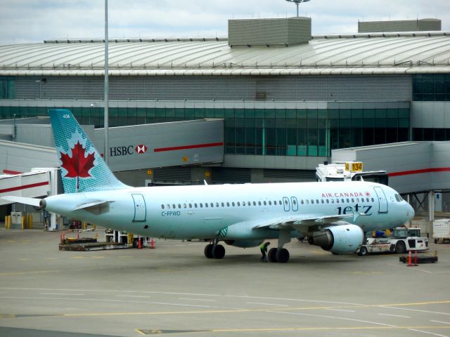 Airbus A320 (C-FPWD)