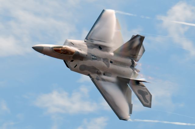 — — - F-22 RAPTOR VAPOR PASS