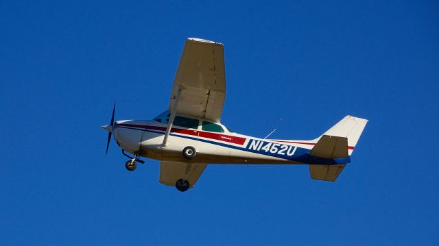 Cessna Skyhawk (N1452U) - Departing Runway 26