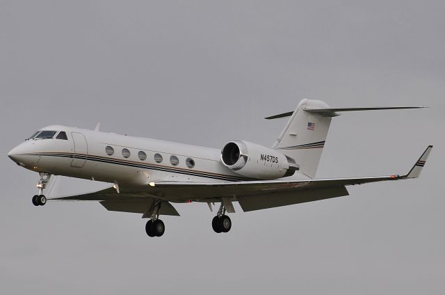 Gulfstream Aerospace Gulfstream IV (N457DS) - Seen at KBWI on 9/27/2009.      a href=http://discussions.flightaware.com/profile.php?mode=viewprofile&u=269247  [ concord977 profile ]/a