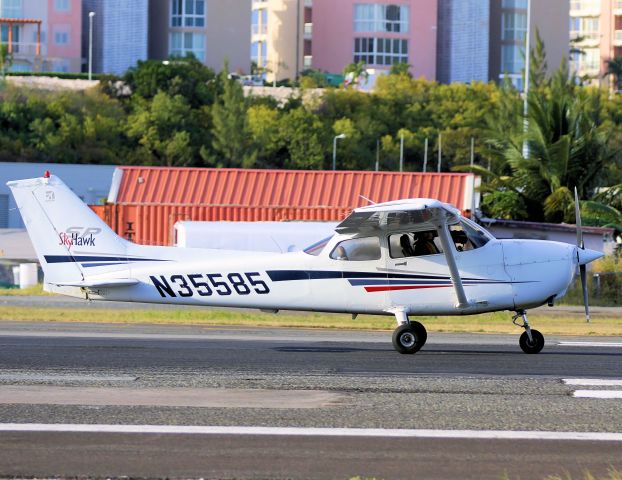 Cessna Skyhawk (N35585)