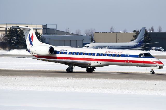 Embraer ERJ-145 (N654AE)