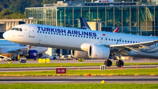 Airbus A321neo (TC-LSZ)
