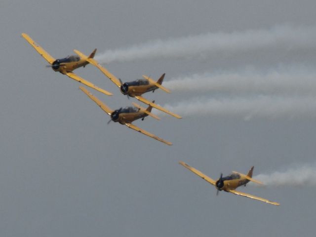 North American T-6 Texan (C-FFBD)