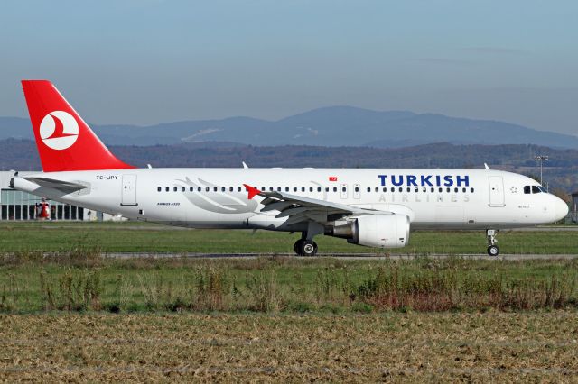 Airbus A320 (TC-JPY)