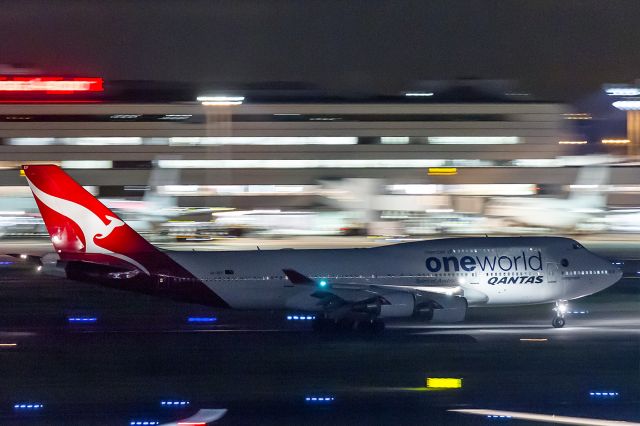 Boeing 747-400 (VH-OEF)