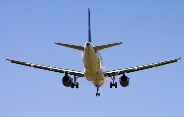 Airbus A319 (N501VL)