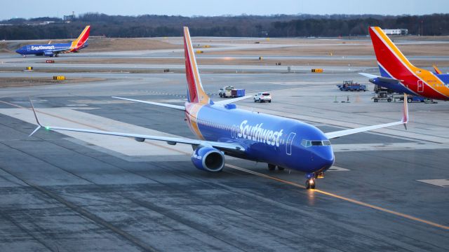 Boeing 737-800 (N8628A) - Arriving from ISP as WN555