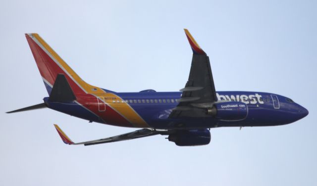 Boeing 737-700 (N7731A) - SWA # 571 DEPARTS 12R TO KBUR  11-09-2015