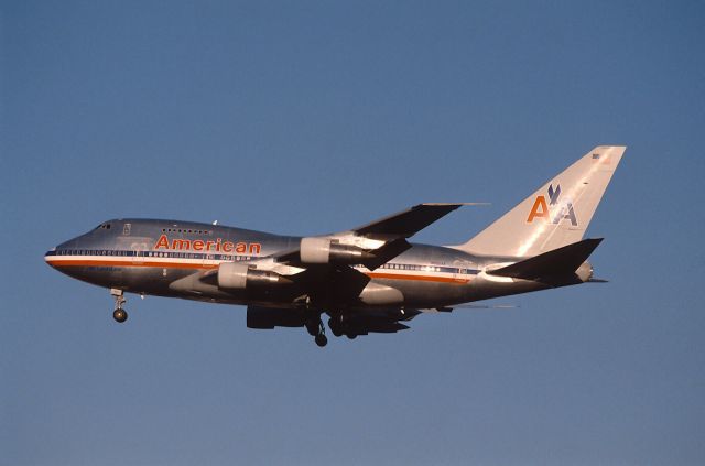 BOEING 747SP (N602AA) - Final Approach to Narita Intl Airport Rwy34 on 1989/01/21