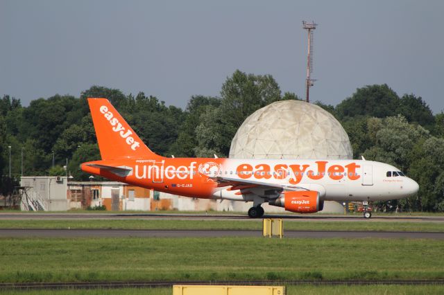 Airbus A319 (G-EJAR) - EASYJET (SPECIAL UNICEF LIVERY) TAXING TO RUNWAY 36 MILANO-LINATE 22-06-16