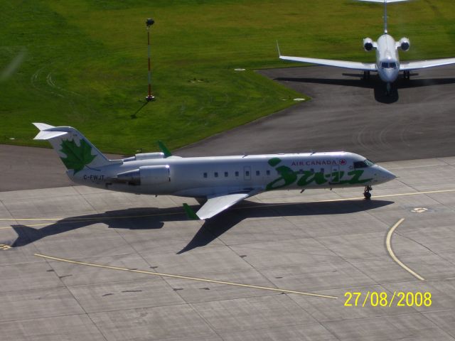 Canadair Regional Jet CRJ-200 (C-FWJT)