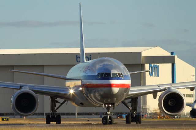 Boeing 777-200 — - AA B777200ER, lining up on runway 027R at LHR.