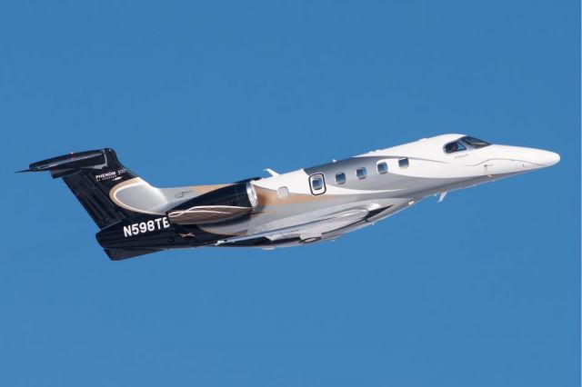 Embraer Phenom 300 (N598TB)