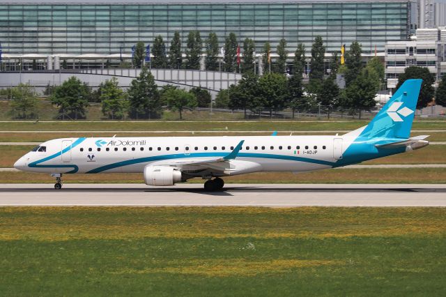 EMBRAER 195 (I-ADJP)
