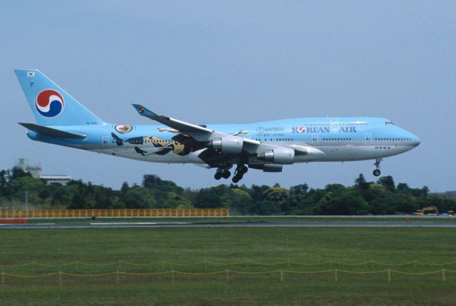Boeing 747-400 (HL7491) - Short Final at Narita Intl Airport Rwy16R on 2002/05/03 " 2002 World Cup "