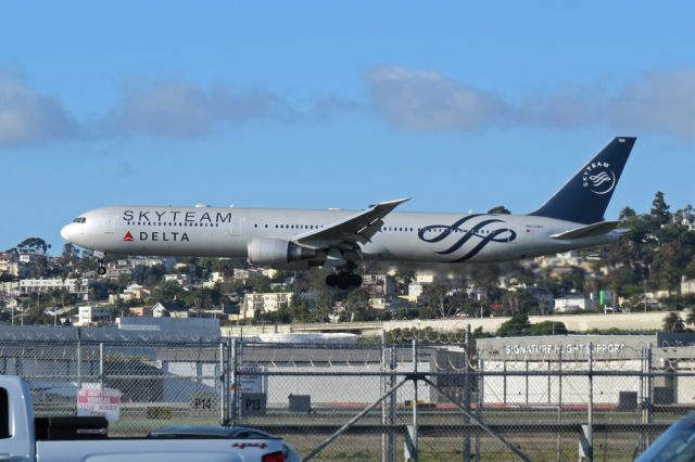 BOEING 767-400 (N844MH) - One of the last Delta 767-400ER I got to see at SAN before they stopped sending them.