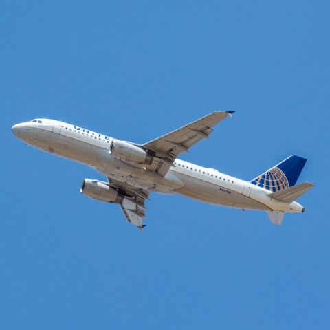 Airbus A320 (N433UA)