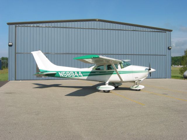 Cessna Skylane (N58944)