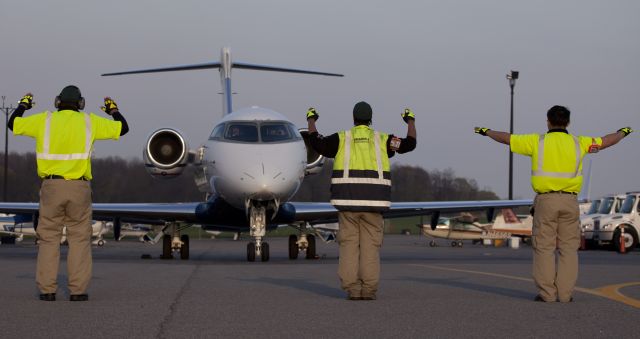 Bombardier Challenger 300 (N523FX) - Retirement flight for a  senoir captain. Best of luck for your furure endeavours!