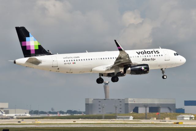 Airbus A320 (XA-VLK) - 10-C 09-06-22