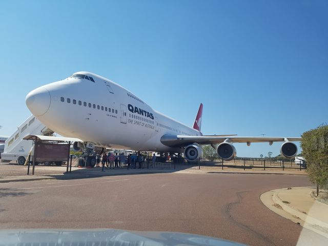 Boeing 747-200 (VH-EBQ)